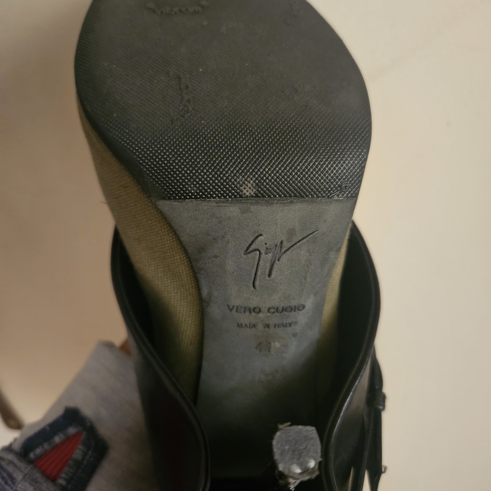 Giuseppe Zanotti Black and Olive Buckled Boots, Size 41 - Picture 4 of 6